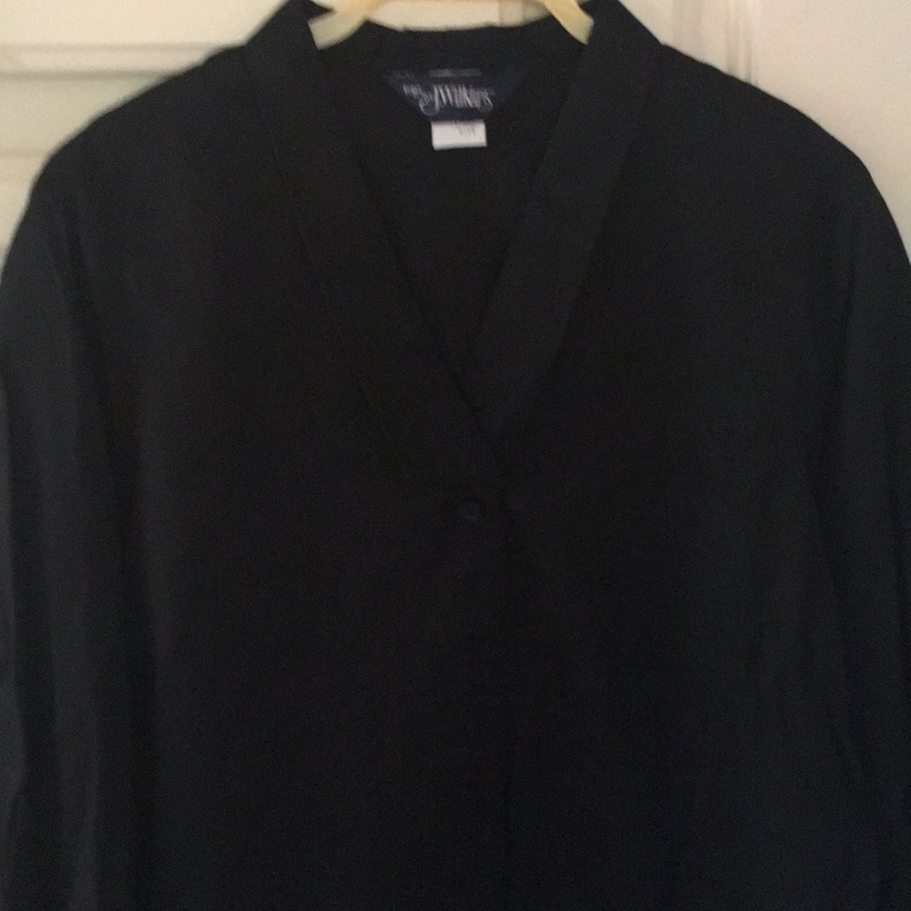 Woman’s blouse - Picture 2 of 4